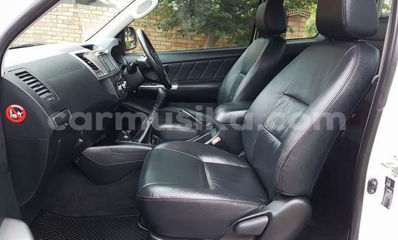 Tenga Tsaru Toyota Hilux Chena Mota in Harare in Harare Tenga Tsaru Toyota Hilux Chena Mota in Harare in Harare