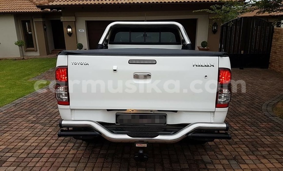 Tenga Tsaru Toyota Hilux Chena Mota in Harare in Harare Tenga Tsaru Toyota Hilux Chena Mota in Harare in Harare