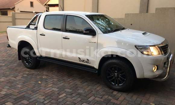 Buy Used Toyota Hilux White Car in Harare in Harare Buy Used Toyota Hilux White Car in Harare in Harare