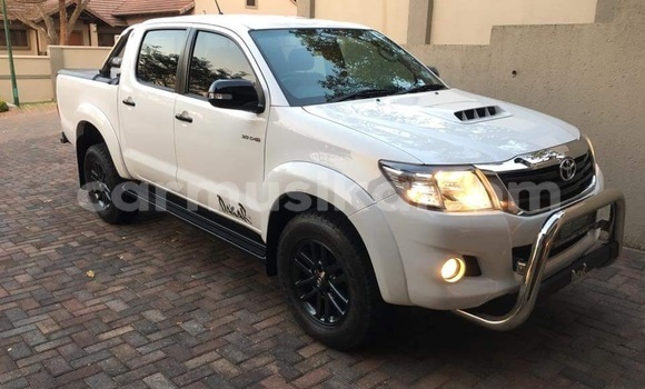 Buy Used Toyota Hilux White Car in Harare in Harare Buy Used Toyota Hilux White Car in Harare in Harare