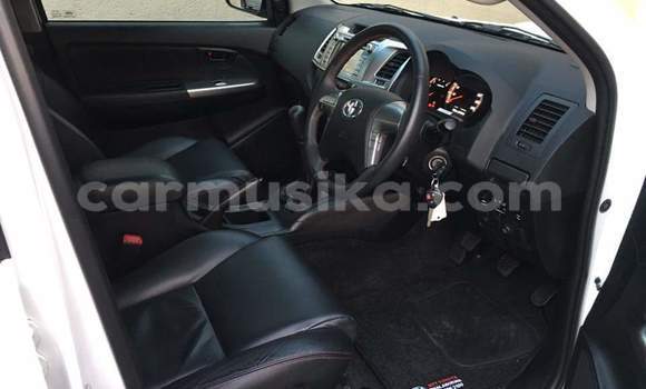 Buy Used Toyota Hilux White Car in Harare in Harare Buy Used Toyota Hilux White Car in Harare in Harare