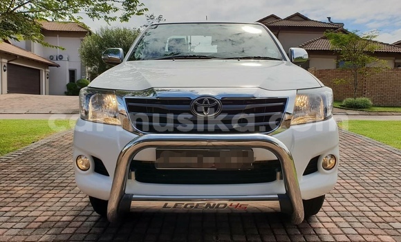 Tenga Tsaru Toyota Hilux Chena Mota in Harare in Harare Tenga Tsaru Toyota Hilux Chena Mota in Harare in Harare