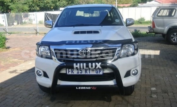 Tenga Tsaru Toyota Hilux Chena Mota in Beitbridge in Matabeleland South Tenga Tsaru Toyota Hilux Chena Mota in Beitbridge in Matabeleland South