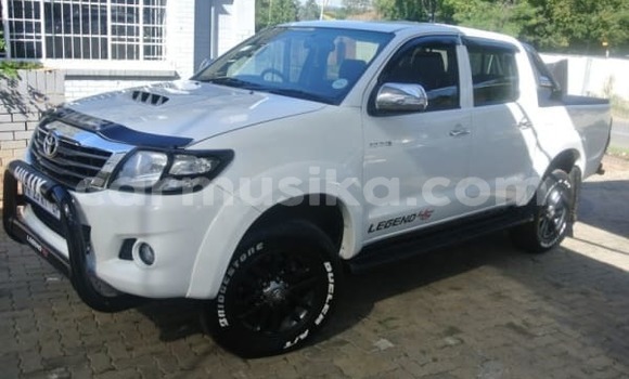 Tenga Tsaru Toyota Hilux Chena Mota in Beitbridge in Matabeleland South Tenga Tsaru Toyota Hilux Chena Mota in Beitbridge in Matabeleland South