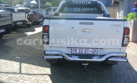 Tenga Tsaru Toyota Hilux Chena Mota in Beitbridge in Matabeleland South Tenga Tsaru Toyota Hilux Chena Mota in Beitbridge in Matabeleland South
