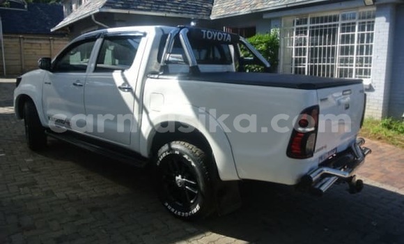 Tenga Tsaru Toyota Hilux Chena Mota in Beitbridge in Matabeleland South Tenga Tsaru Toyota Hilux Chena Mota in Beitbridge in Matabeleland South