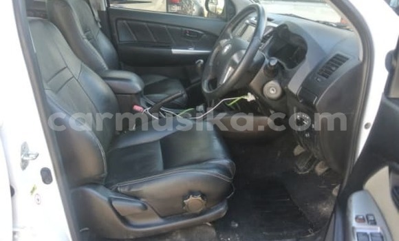 Tenga Tsaru Toyota Hilux Chena Mota in Beitbridge in Matabeleland South Tenga Tsaru Toyota Hilux Chena Mota in Beitbridge in Matabeleland South