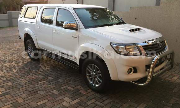Tenga Tsaru Toyota Hilux Chena Mota in Beitbridge in Matabeleland South Tenga Tsaru Toyota Hilux Chena Mota in Beitbridge in Matabeleland South