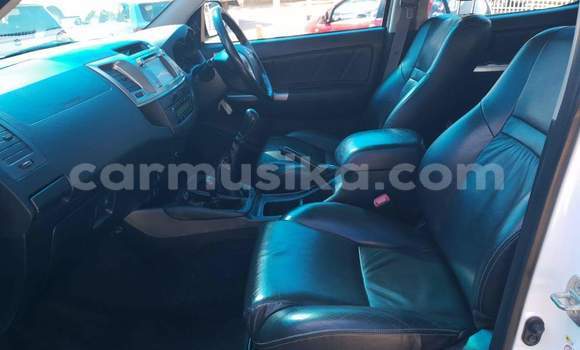 Tenga Tsaru Toyota Hilux Chena Mota in Beitbridge in Matabeleland South Tenga Tsaru Toyota Hilux Chena Mota in Beitbridge in Matabeleland South