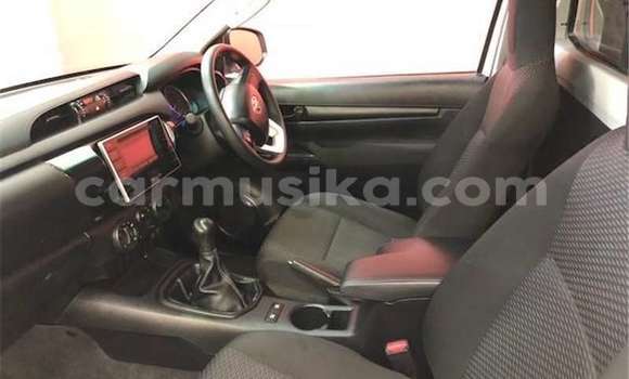 Buy Used Toyota Hilux White Car in Harare in Harare Buy Used Toyota Hilux White Car in Harare in Harare