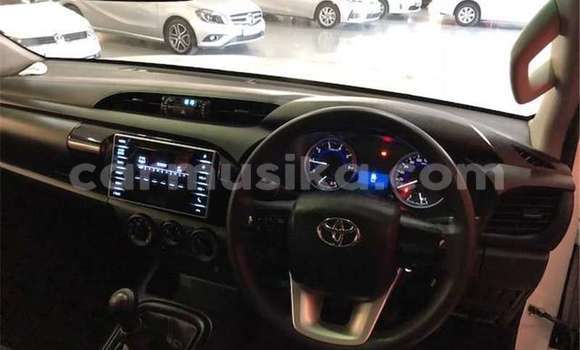 Buy Used Toyota Hilux White Car in Harare in Harare Buy Used Toyota Hilux White Car in Harare in Harare