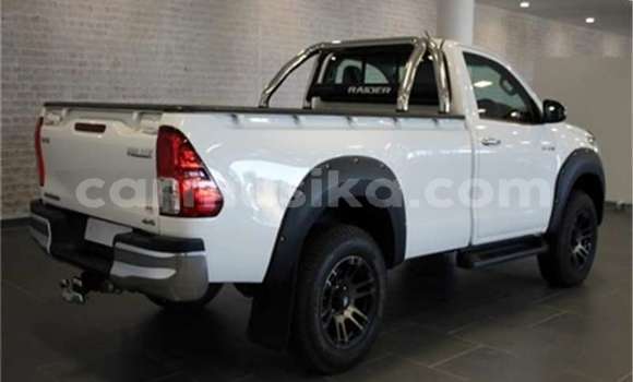 Buy Used Toyota Hilux White Car in Harare in Harare Buy Used Toyota Hilux White Car in Harare in Harare
