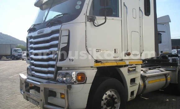 Buy Used Scania R420 White Truck in Harare in Harare Buy Used Scania R420 White Truck in Harare in Harare