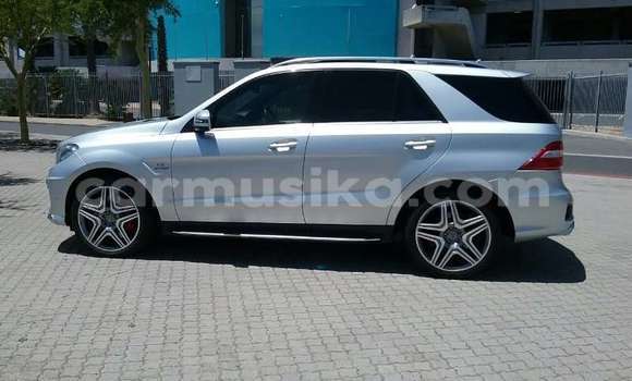 Acheter Occasion Voiture Mercedes‒Benz ML–Class Gris à Beitbridge, Matabeleland South Acheter Occasion Voiture Mercedes‒Benz ML–Class Gris à Beitbridge, Matabeleland South