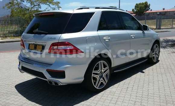 Acheter Occasion Voiture Mercedes‒Benz ML–Class Gris à Beitbridge, Matabeleland South Acheter Occasion Voiture Mercedes‒Benz ML–Class Gris à Beitbridge, Matabeleland South