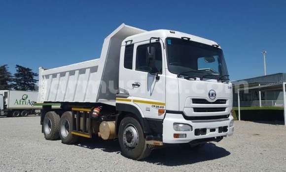 Nunua Ilio tumika Nissan UD Nyeupe Lori ndani ya Beitbridge nchini Matabeleland Kusini Nunua Ilio tumika Nissan UD Nyeupe Lori ndani ya Beitbridge nchini Matabeleland Kusini