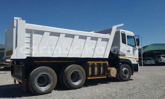 Nunua Ilio tumika Nissan UD Nyeupe Lori ndani ya Beitbridge nchini Matabeleland Kusini Nunua Ilio tumika Nissan UD Nyeupe Lori ndani ya Beitbridge nchini Matabeleland Kusini