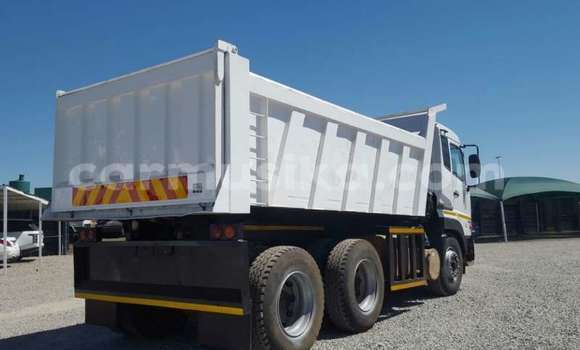 Nunua Ilio tumika Nissan UD Nyeupe Lori ndani ya Beitbridge nchini Matabeleland Kusini Nunua Ilio tumika Nissan UD Nyeupe Lori ndani ya Beitbridge nchini Matabeleland Kusini