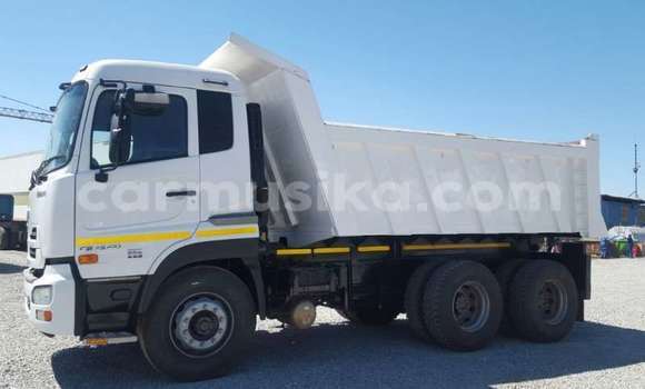 Nunua Ilio tumika Nissan UD Nyeupe Lori ndani ya Beitbridge nchini Matabeleland Kusini Nunua Ilio tumika Nissan UD Nyeupe Lori ndani ya Beitbridge nchini Matabeleland Kusini