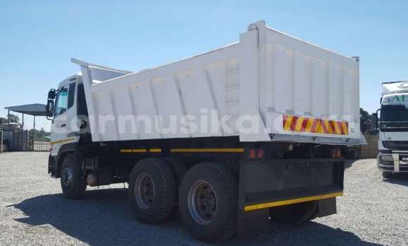 Nunua Ilio tumika Nissan UD Nyeupe Lori ndani ya Beitbridge nchini Matabeleland Kusini Nunua Ilio tumika Nissan UD Nyeupe Lori ndani ya Beitbridge nchini Matabeleland Kusini