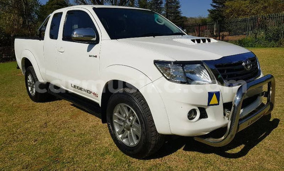 Buy Used Toyota Hilux White Car in Beitbridge in Matabeleland South Buy Used Toyota Hilux White Car in Beitbridge in Matabeleland South