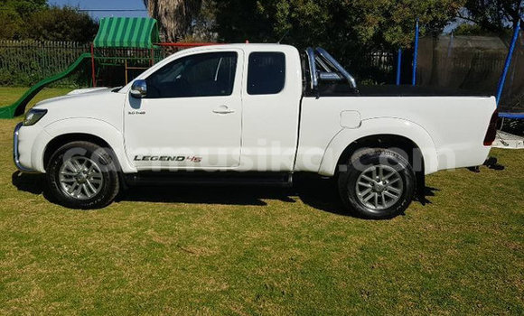 Buy Used Toyota Hilux White Car in Beitbridge in Matabeleland South Buy Used Toyota Hilux White Car in Beitbridge in Matabeleland South