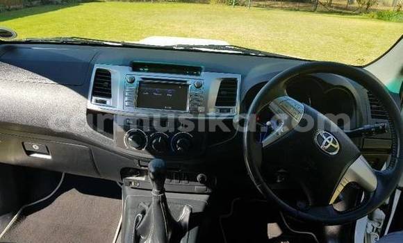 Buy Used Toyota Hilux White Car in Beitbridge in Matabeleland South Buy Used Toyota Hilux White Car in Beitbridge in Matabeleland South