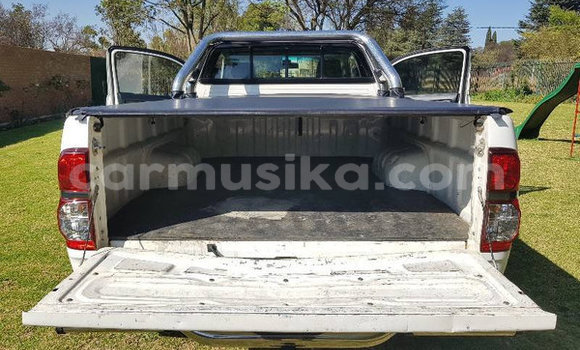 Buy Used Toyota Hilux White Car in Beitbridge in Matabeleland South Buy Used Toyota Hilux White Car in Beitbridge in Matabeleland South