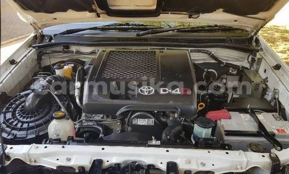 Buy Used Toyota Hilux White Car in Beitbridge in Matabeleland South Buy Used Toyota Hilux White Car in Beitbridge in Matabeleland South