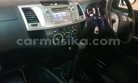 Buy Used Toyota Hilux White Car in Beitbridge in Matabeleland South Buy Used Toyota Hilux White Car in Beitbridge in Matabeleland South