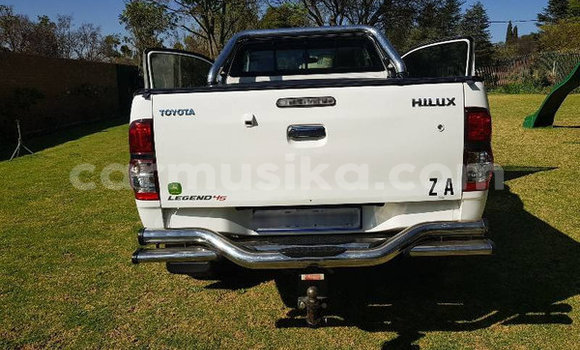 Buy Used Toyota Hilux White Car in Beitbridge in Matabeleland South Buy Used Toyota Hilux White Car in Beitbridge in Matabeleland South