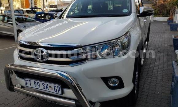 Acheter Occasion Voiture Toyota Hilux Blanc à Beitbridge, Matabeleland South Acheter Occasion Voiture Toyota Hilux Blanc à Beitbridge, Matabeleland South