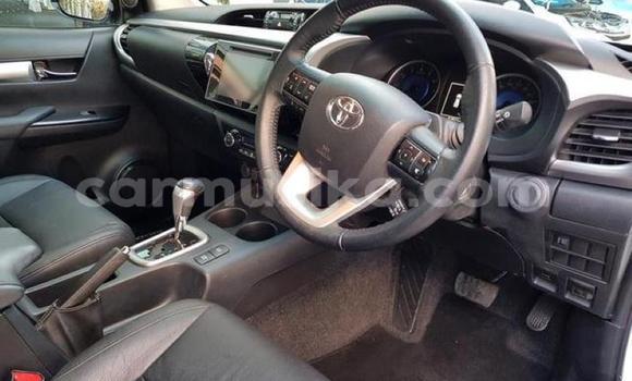 Acheter Occasion Voiture Toyota Hilux Blanc à Beitbridge, Matabeleland South Acheter Occasion Voiture Toyota Hilux Blanc à Beitbridge, Matabeleland South