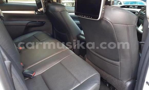 Acheter Occasion Voiture Toyota Hilux Blanc à Beitbridge, Matabeleland South Acheter Occasion Voiture Toyota Hilux Blanc à Beitbridge, Matabeleland South