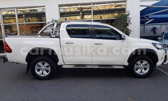 Acheter Occasion Voiture Toyota Hilux Blanc à Beitbridge, Matabeleland South Acheter Occasion Voiture Toyota Hilux Blanc à Beitbridge, Matabeleland South