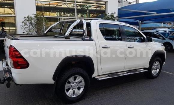 Acheter Occasion Voiture Toyota Hilux Blanc à Beitbridge, Matabeleland South Acheter Occasion Voiture Toyota Hilux Blanc à Beitbridge, Matabeleland South