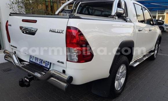 Acheter Occasion Voiture Toyota Hilux Blanc à Beitbridge, Matabeleland South Acheter Occasion Voiture Toyota Hilux Blanc à Beitbridge, Matabeleland South