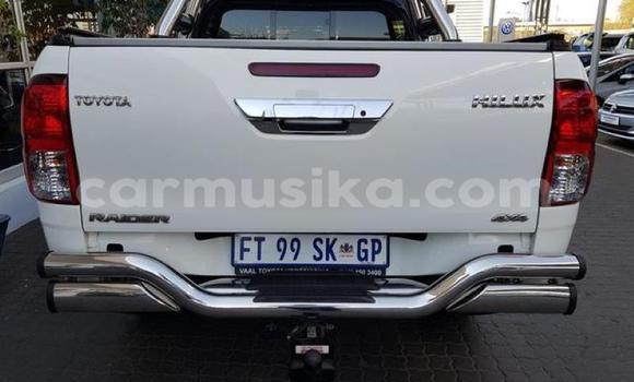 Acheter Occasion Voiture Toyota Hilux Blanc à Beitbridge, Matabeleland South Acheter Occasion Voiture Toyota Hilux Blanc à Beitbridge, Matabeleland South