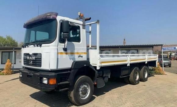 Nunua Ilio tumika Man Silent Nyeupe Lori ndani ya Harare nchini Harare