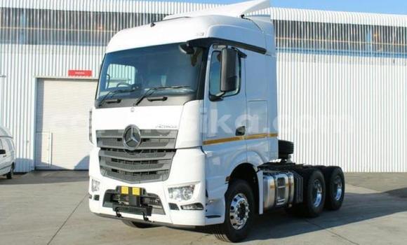 Tenga Tsaru Mercedes‒Benz Arocs Chena Rori in Harare in Harare Tenga Tsaru Mercedes‒Benz Arocs Chena Rori in Harare in Harare