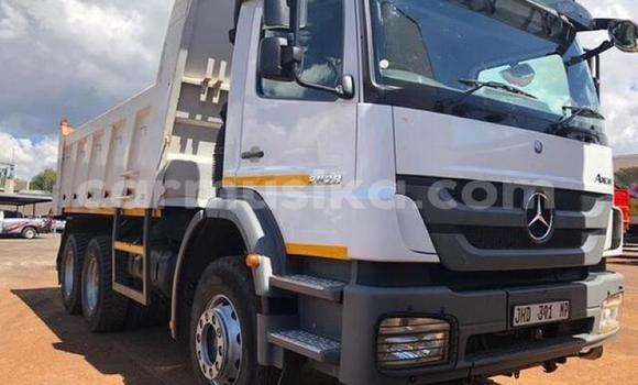 Buy Used Mercedes‒Benz Tipper White Truck in Harare in Harare Buy Used Mercedes‒Benz Tipper White Truck in Harare in Harare