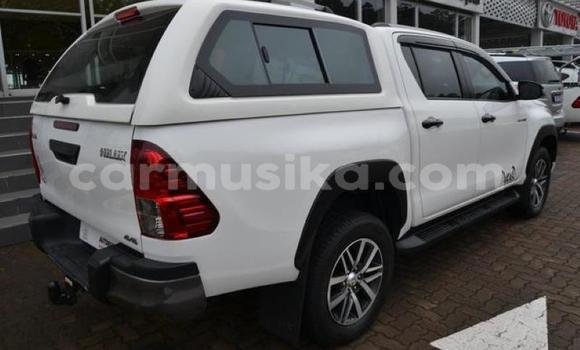 Tenga Tsaru Toyota Hilux Chena Mota in Harare in Harare Tenga Tsaru Toyota Hilux Chena Mota in Harare in Harare