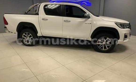 Tenga Tsaru Toyota Hilux Chena Mota in Harare in Harare Tenga Tsaru Toyota Hilux Chena Mota in Harare in Harare