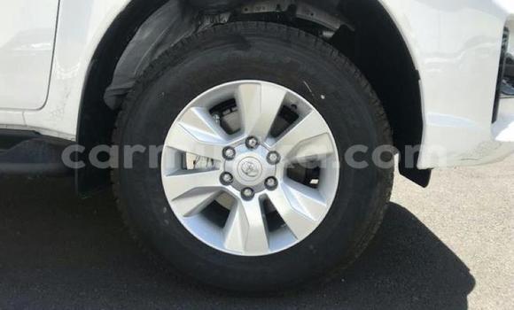 Tenga Tsaru Toyota Hilux Chena Mota in Harare in Harare Tenga Tsaru Toyota Hilux Chena Mota in Harare in Harare