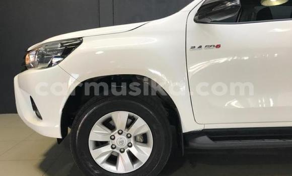 Tenga Tsaru Toyota Hilux Chena Mota in Beitbridge in Matabeleland South Tenga Tsaru Toyota Hilux Chena Mota in Beitbridge in Matabeleland South