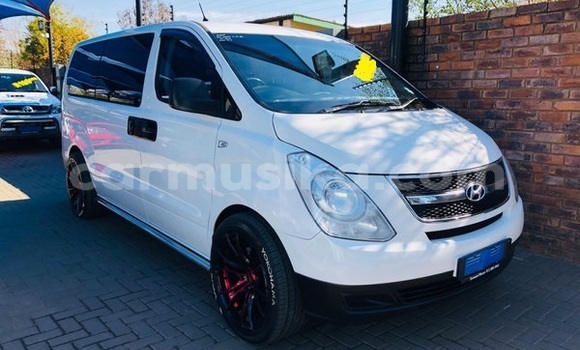 Acheter Occasion Voiture Hyundai H1 Blanc à Beitbridge, Matabeleland South Acheter Occasion Voiture Hyundai H1 Blanc à Beitbridge, Matabeleland South