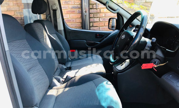 Acheter Occasion Voiture Hyundai H1 Blanc à Beitbridge, Matabeleland South Acheter Occasion Voiture Hyundai H1 Blanc à Beitbridge, Matabeleland South