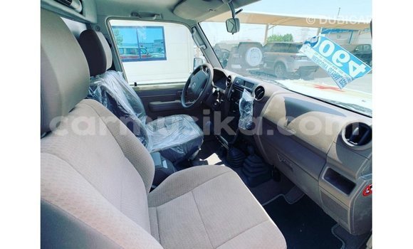 Acheter Import Voiture Toyota Land Cruiser Beige à Import - Dubai, Harare Acheter Import Voiture Toyota Land Cruiser Beige à Import - Dubai, Harare