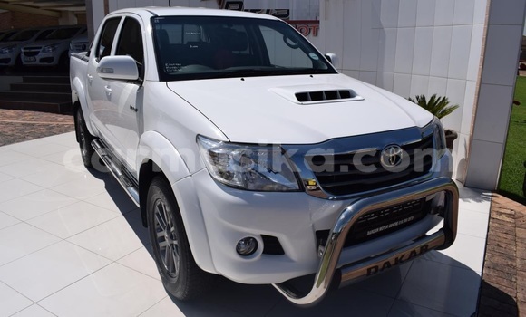 Tenga Tsaru Toyota Hilux Chena Mota in Beitbridge in Matabeleland South Tenga Tsaru Toyota Hilux Chena Mota in Beitbridge in Matabeleland South