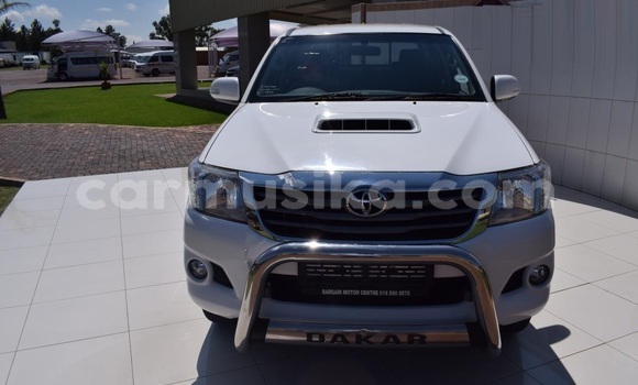 Tenga Tsaru Toyota Hilux Chena Mota in Beitbridge in Matabeleland South Tenga Tsaru Toyota Hilux Chena Mota in Beitbridge in Matabeleland South